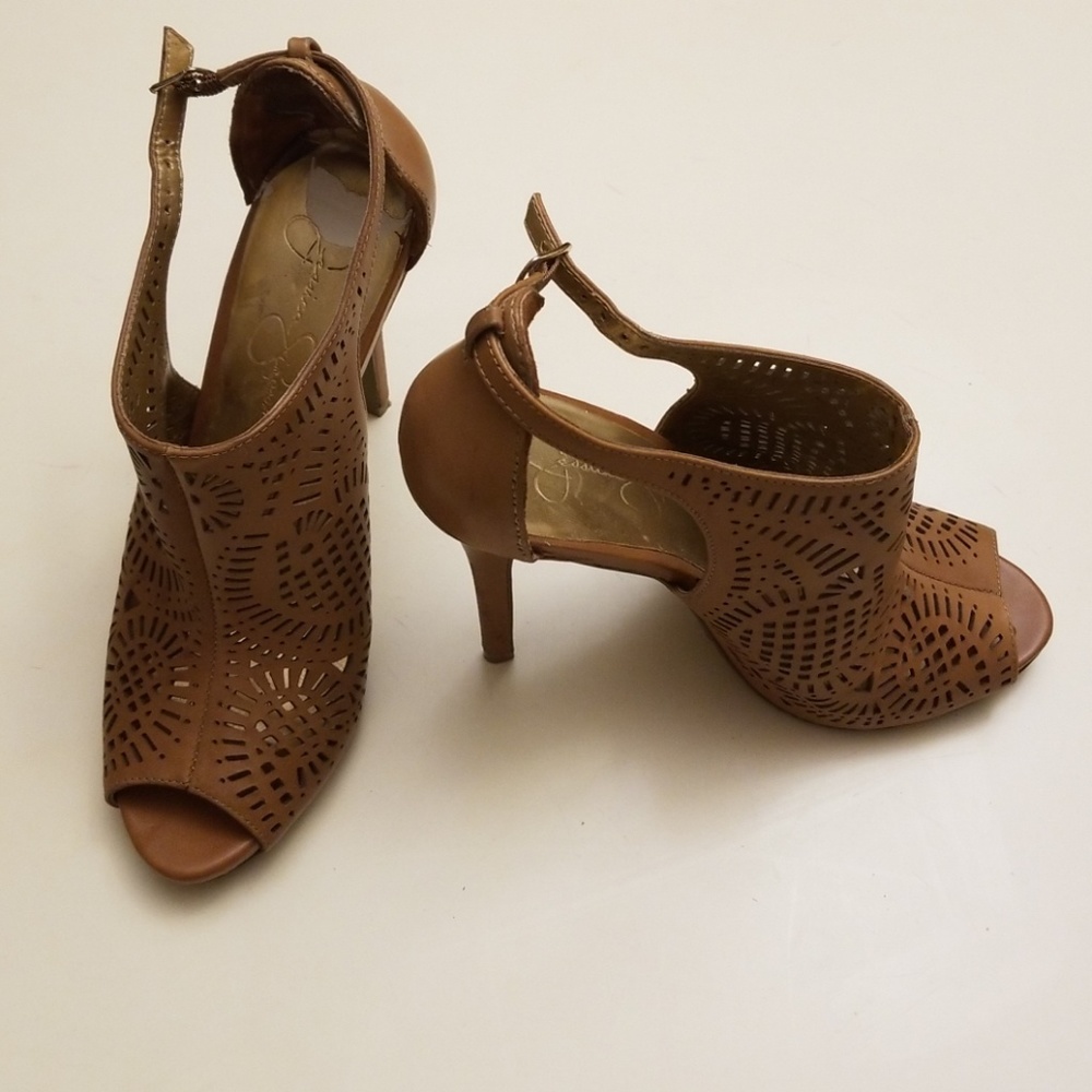Jessica Simpson tan color, 5" heel sz 9m